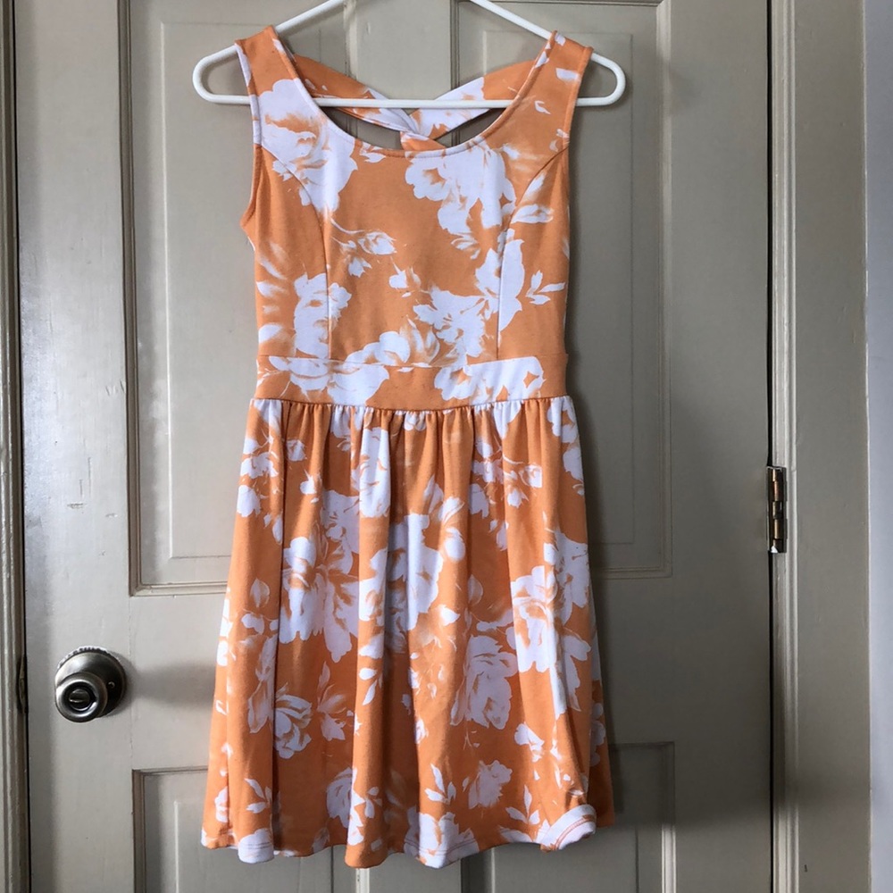 ADORABLE peachy-orange dress with cross back